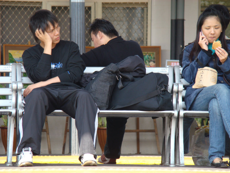 月台旅客特寫2008台中火車站台灣鐵路旅遊攝影