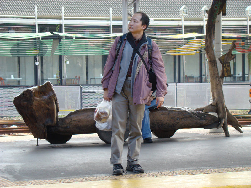 月台旅客特寫2008台中火車站台灣鐵路旅遊攝影