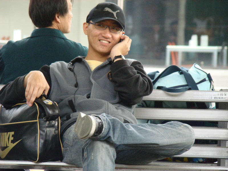 月台旅客特寫2008台中火車站台灣鐵路旅遊攝影