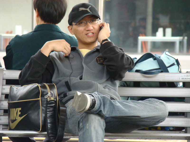 月台旅客特寫2008台中火車站台灣鐵路旅遊攝影