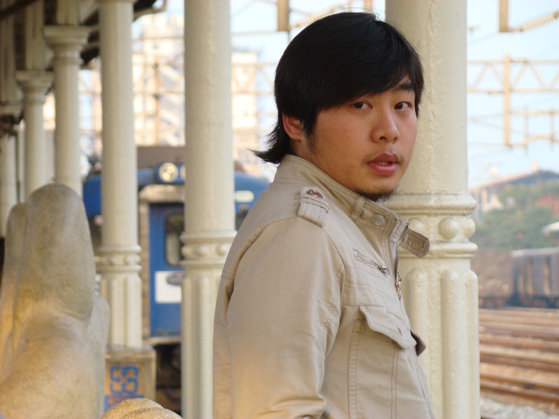 月台旅客特寫2008台中火車站台灣鐵路旅遊攝影