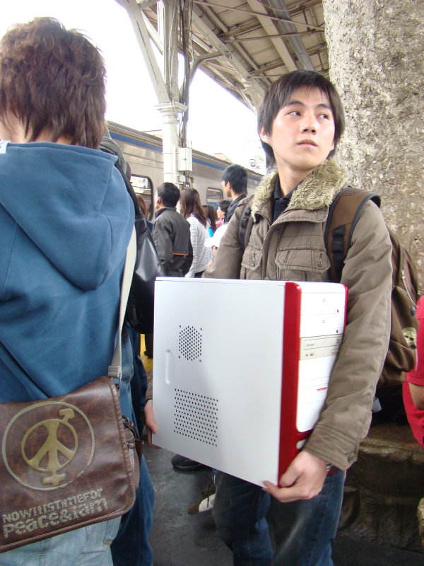 月台旅客特寫2008台中火車站台灣鐵路旅遊攝影