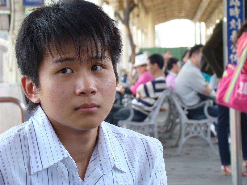 月台旅客特寫2008台中火車站台灣鐵路旅遊攝影