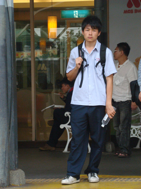 月台旅客特寫2009台中火車站台灣鐵路旅遊攝影