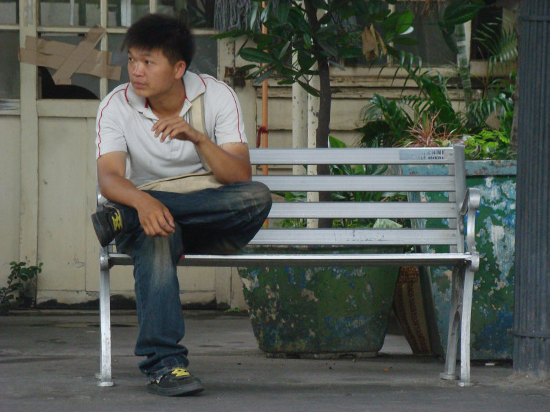 月台旅客特寫2009台中火車站台灣鐵路旅遊攝影