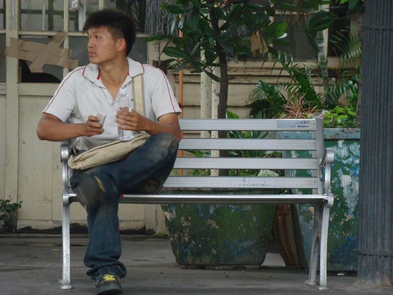 月台旅客特寫2009台中火車站台灣鐵路旅遊攝影