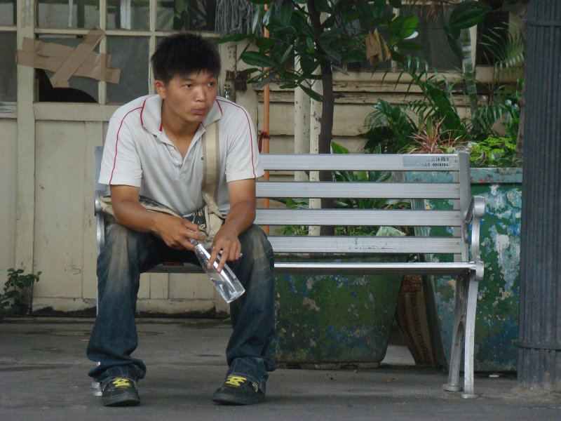 月台旅客特寫2009台中火車站台灣鐵路旅遊攝影