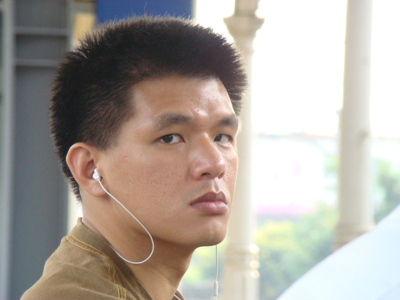 月台旅客特寫2009台中火車站台灣鐵路旅遊攝影