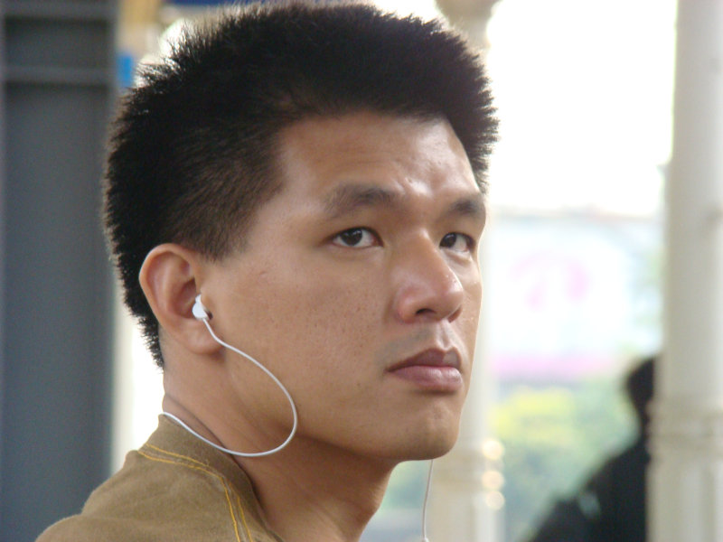 月台旅客特寫2009台中火車站台灣鐵路旅遊攝影