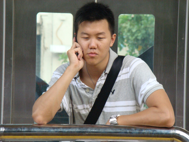 月台旅客特寫2009台中火車站台灣鐵路旅遊攝影