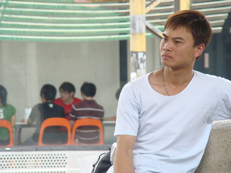 月台旅客特寫2009台中火車站台灣鐵路旅遊攝影