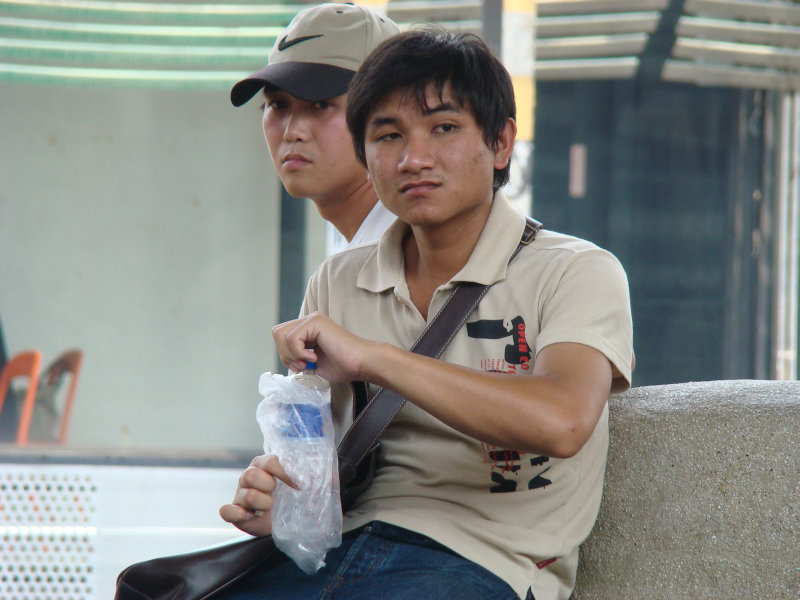 月台旅客特寫2009台中火車站台灣鐵路旅遊攝影