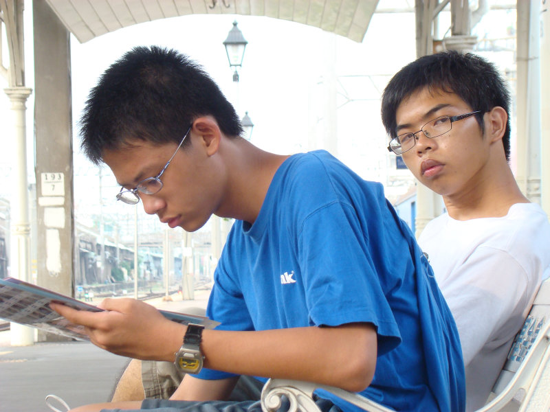 月台旅客特寫2009台中火車站台灣鐵路旅遊攝影