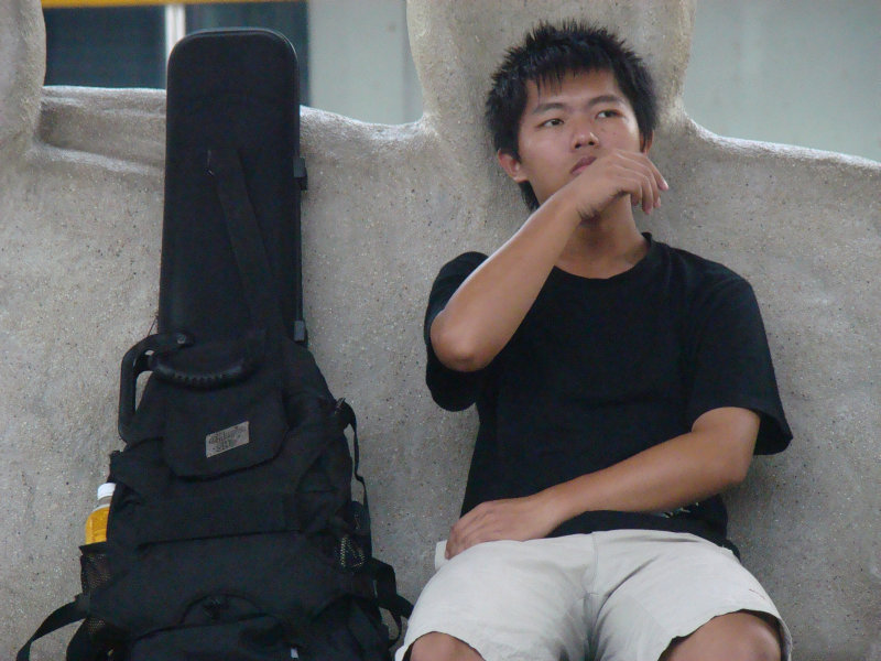 月台旅客特寫2009台中火車站台灣鐵路旅遊攝影