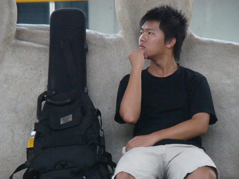 月台旅客特寫2009台中火車站台灣鐵路旅遊攝影