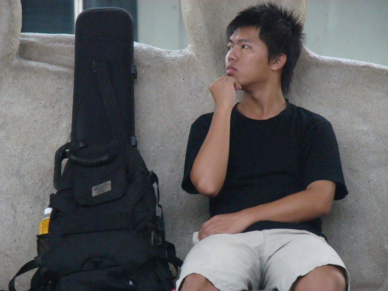 月台旅客特寫2009台中火車站台灣鐵路旅遊攝影