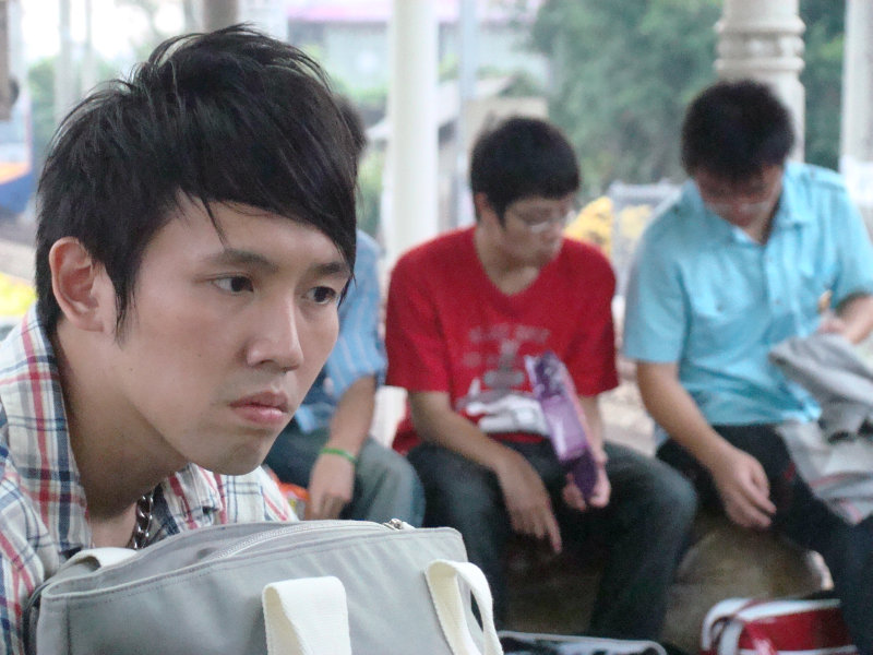 月台旅客特寫2009台中火車站台灣鐵路旅遊攝影