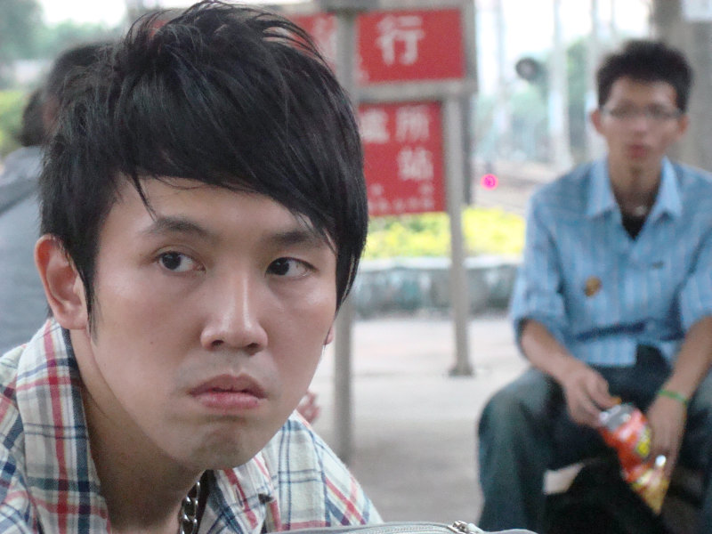 月台旅客特寫2009台中火車站台灣鐵路旅遊攝影