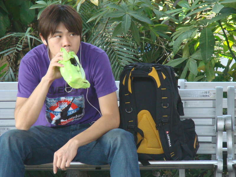 月台旅客特寫2009台中火車站台灣鐵路旅遊攝影