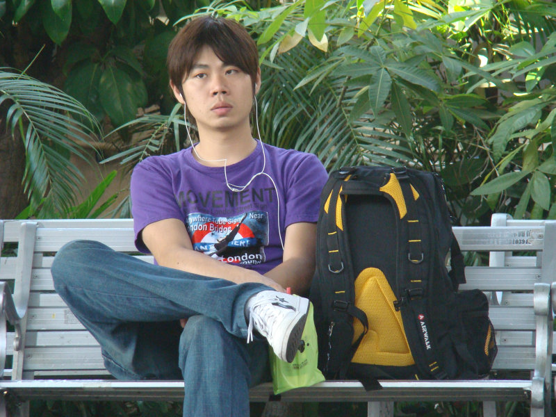 月台旅客特寫2009台中火車站台灣鐵路旅遊攝影