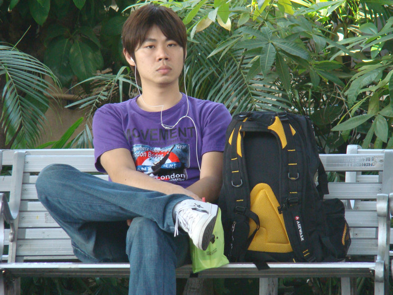 月台旅客特寫2009台中火車站台灣鐵路旅遊攝影