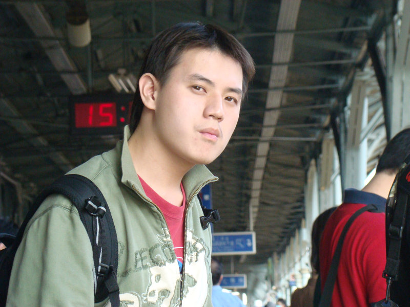 月台旅客特寫2009台中火車站台灣鐵路旅遊攝影