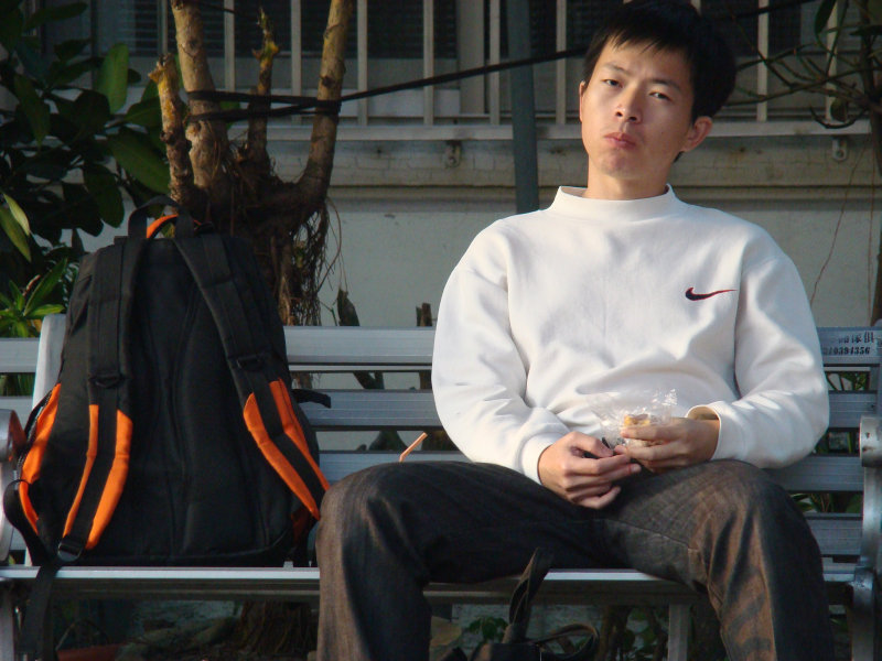 月台旅客特寫2009台中火車站台灣鐵路旅遊攝影