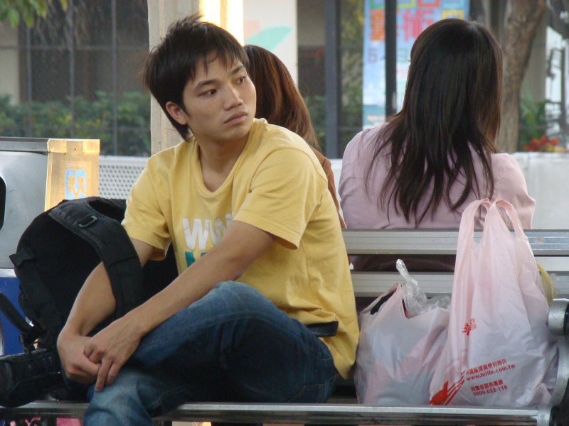 月台旅客特寫2009台中火車站台灣鐵路旅遊攝影