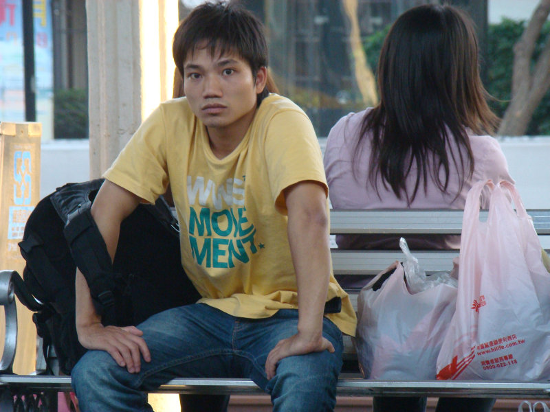 月台旅客特寫2009台中火車站台灣鐵路旅遊攝影