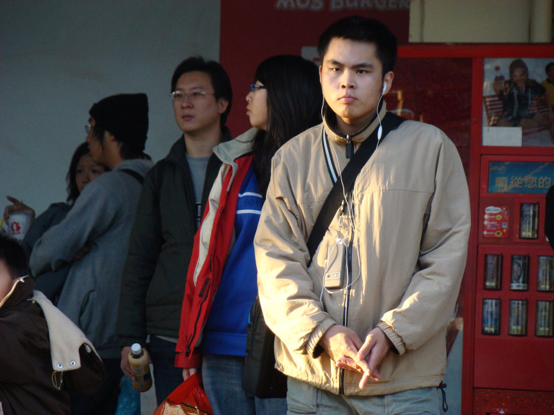 月台旅客特寫2009台中火車站台灣鐵路旅遊攝影