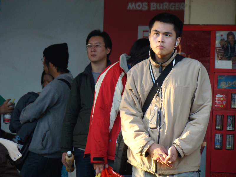 月台旅客特寫2009台中火車站台灣鐵路旅遊攝影