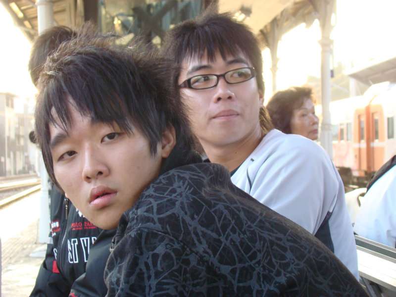月台旅客特寫2009台中火車站台灣鐵路旅遊攝影