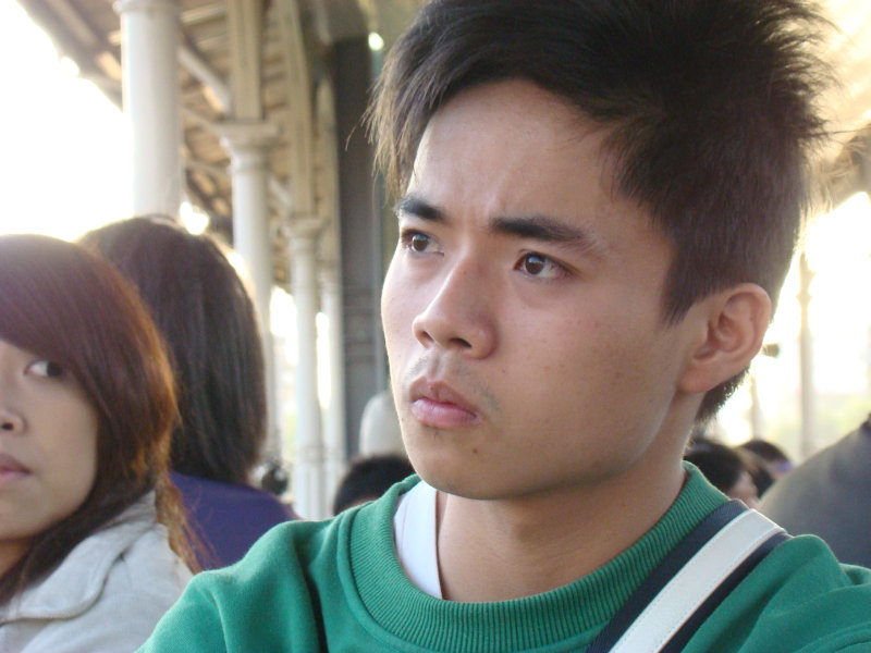 月台旅客特寫2009台中火車站台灣鐵路旅遊攝影