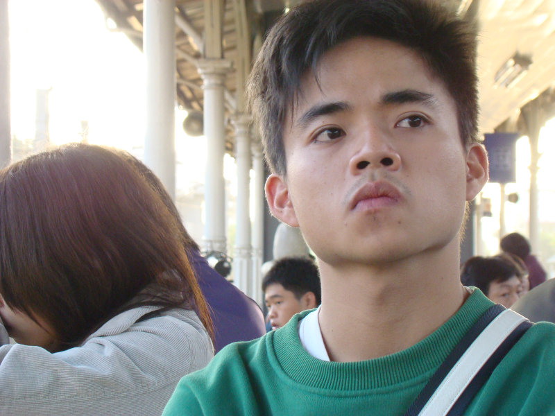 月台旅客特寫2009台中火車站台灣鐵路旅遊攝影