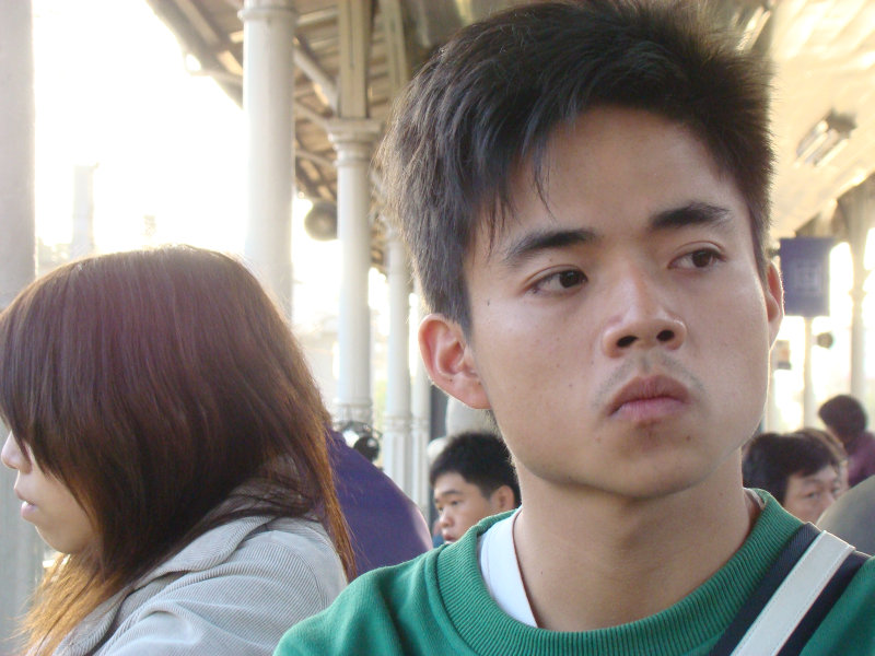 月台旅客特寫2009台中火車站台灣鐵路旅遊攝影