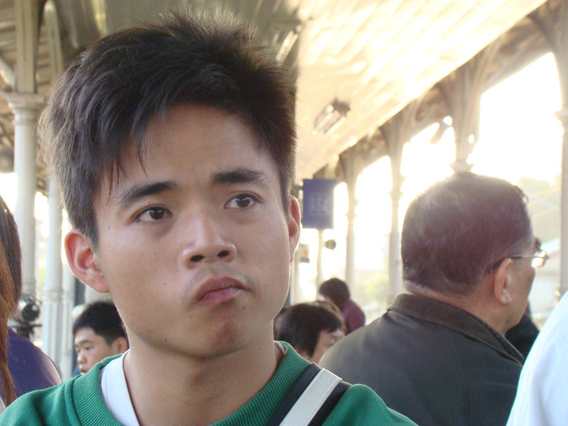 月台旅客特寫2009台中火車站台灣鐵路旅遊攝影