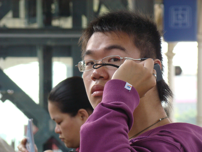 月台旅客特寫2009台中火車站台灣鐵路旅遊攝影