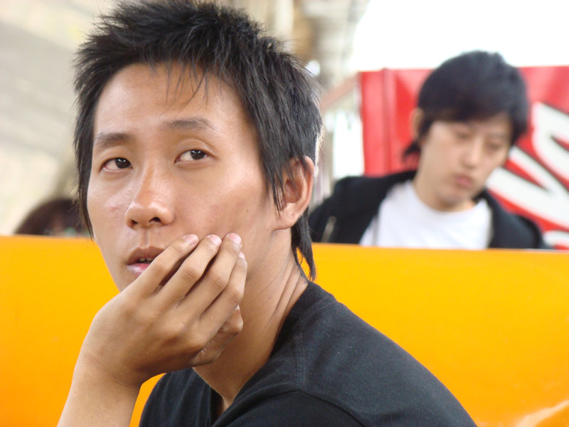 月台旅客特寫2009台中火車站台灣鐵路旅遊攝影