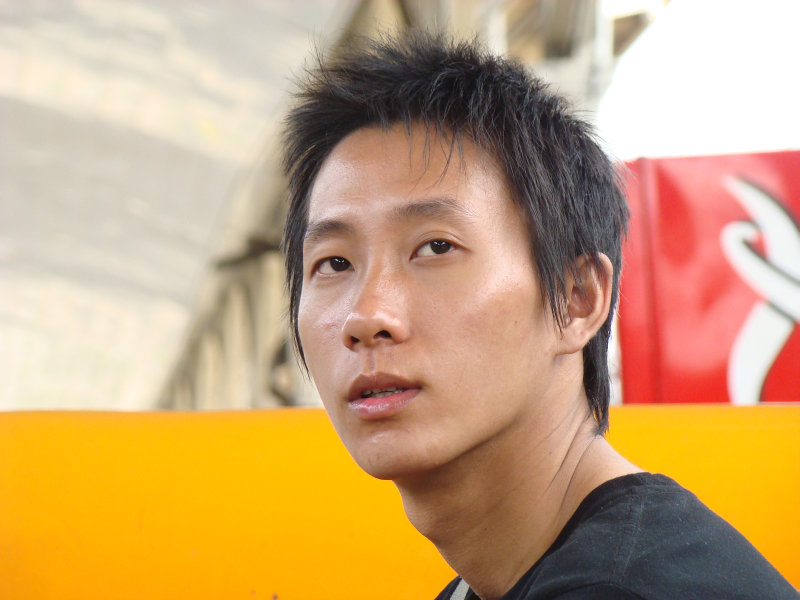 月台旅客特寫2009台中火車站台灣鐵路旅遊攝影