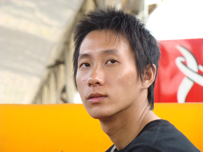 月台旅客特寫2009台中火車站台灣鐵路旅遊攝影