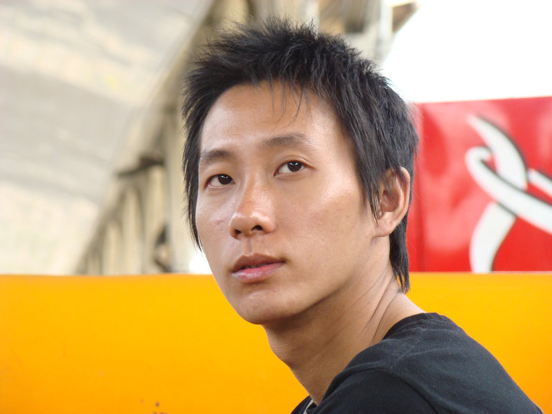 月台旅客特寫2009台中火車站台灣鐵路旅遊攝影