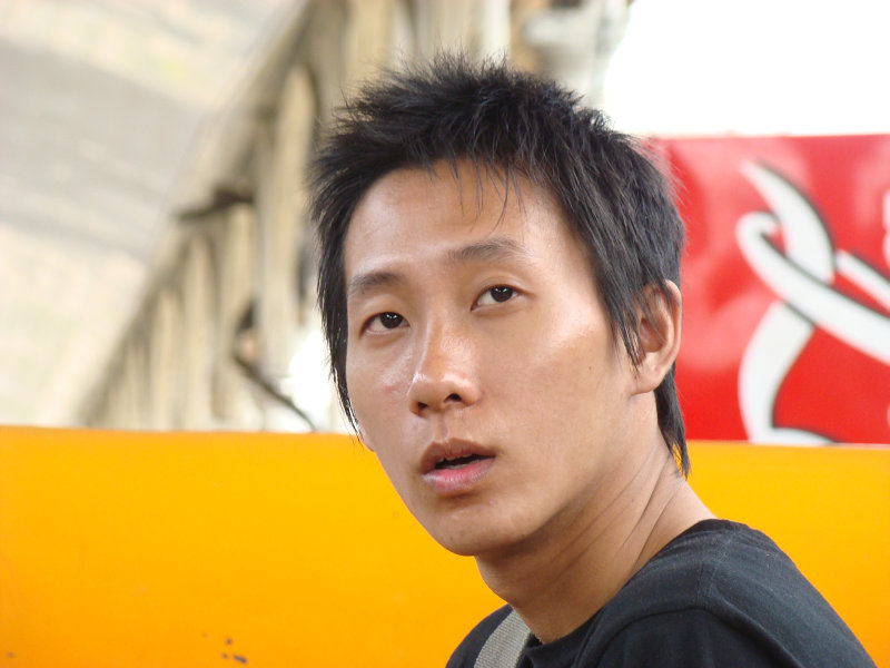 月台旅客特寫2009台中火車站台灣鐵路旅遊攝影