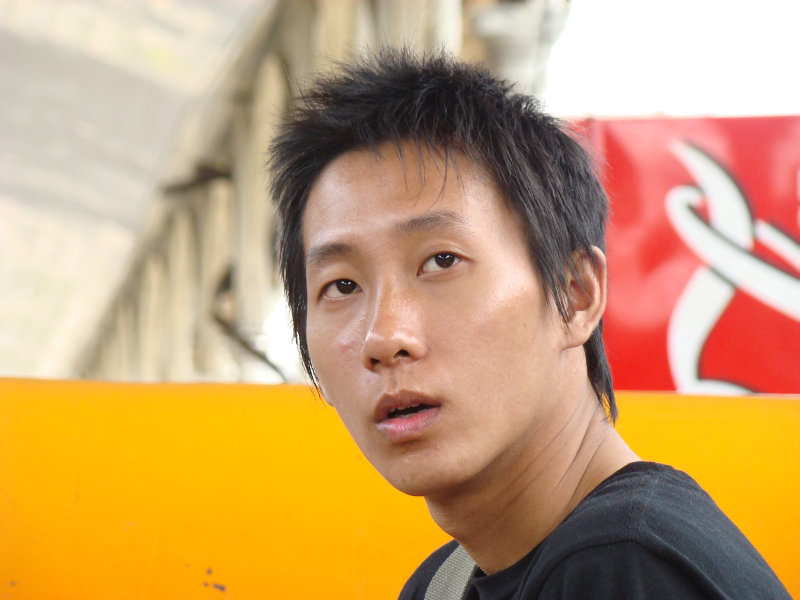 月台旅客特寫2009台中火車站台灣鐵路旅遊攝影