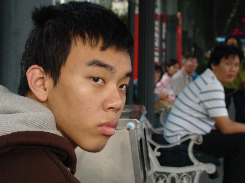 月台旅客特寫2009台中火車站台灣鐵路旅遊攝影