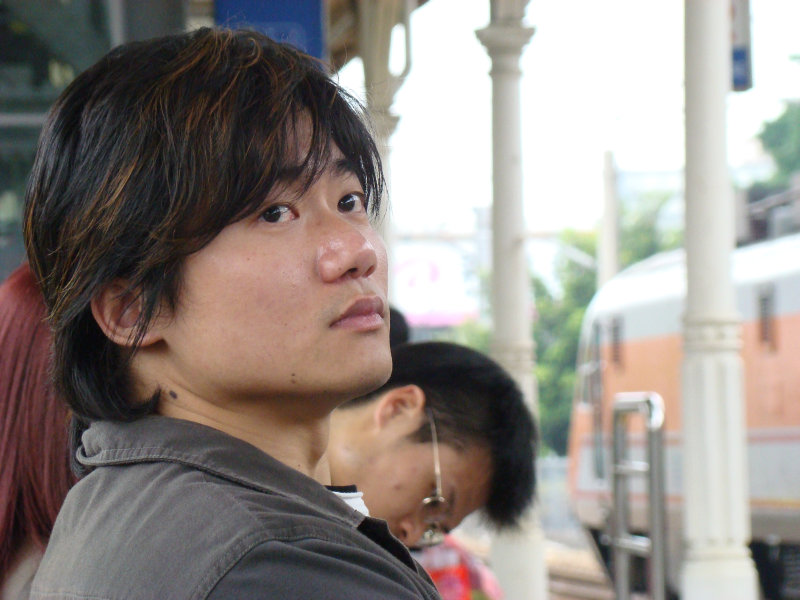 月台旅客特寫2009台中火車站台灣鐵路旅遊攝影