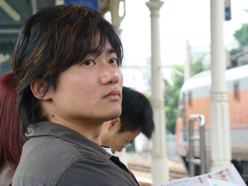 月台旅客特寫2009台中火車站台灣鐵路旅遊攝影