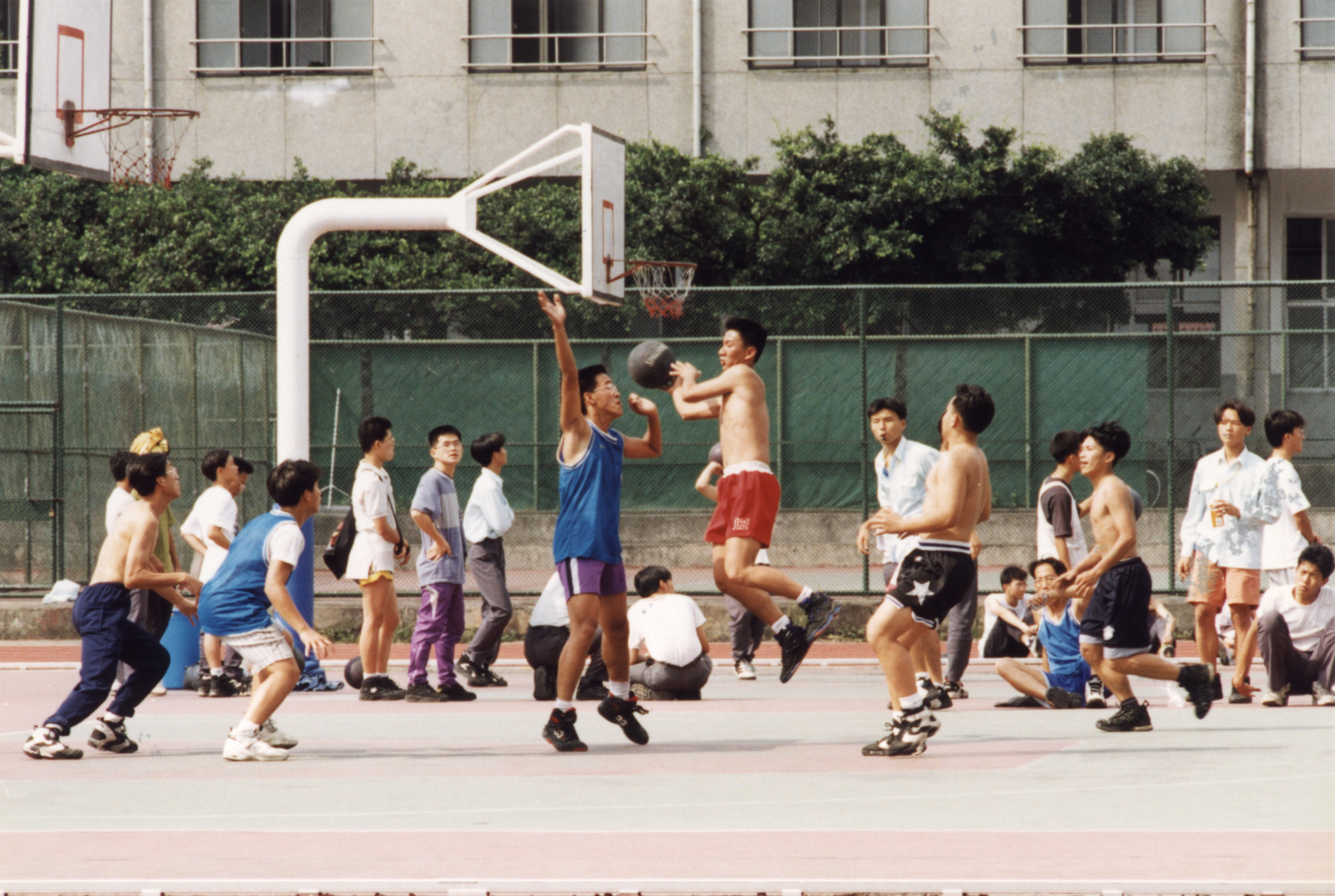 台中一中校園籃球場高中帥哥校園攝影