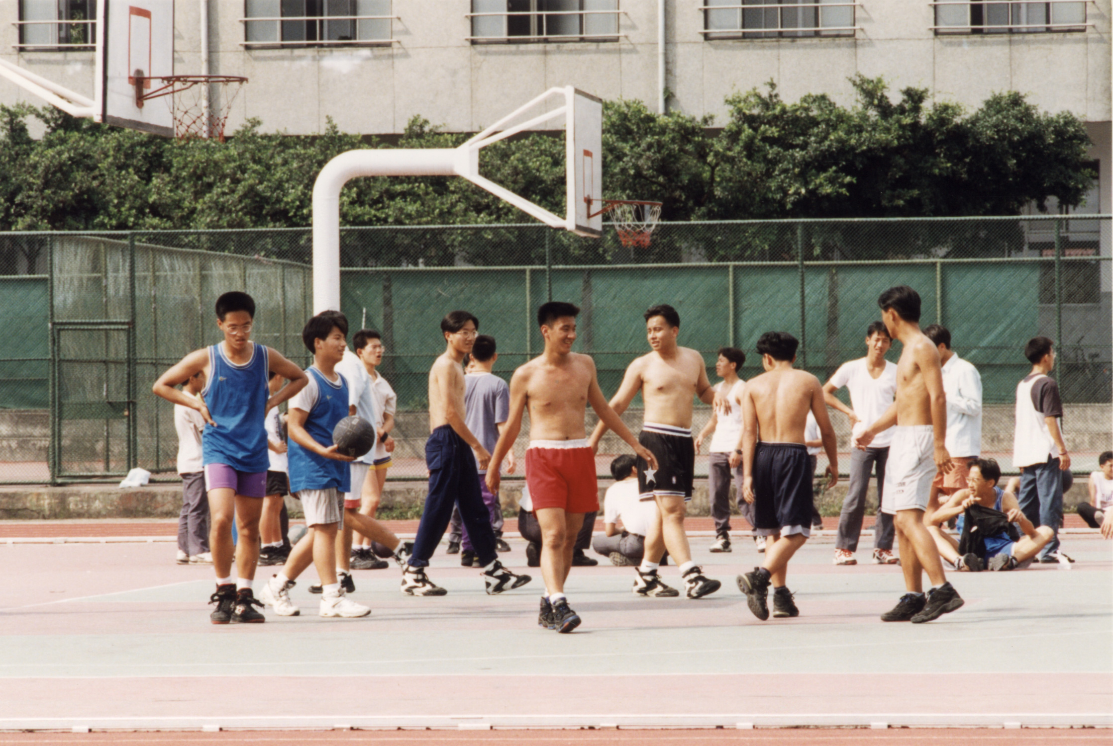 台中一中校園籃球場高中帥哥校園攝影