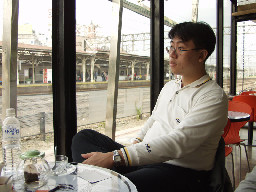 聊天表情-鐵道2002-03-09咖啡廳攝影拍照2000年至2003年橘園經營時期台中20號倉庫藝術特區藝術村