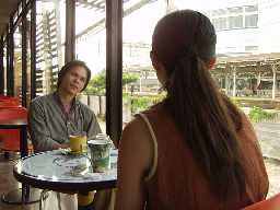 聊天表情2002-10-12咖啡廳攝影拍照2000年至2003年橘園經營時期台中20號倉庫藝術特區藝術村